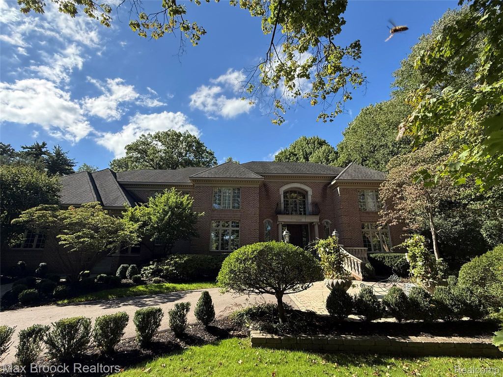 4966 Stoneleigh Road, Bloomfield Hills