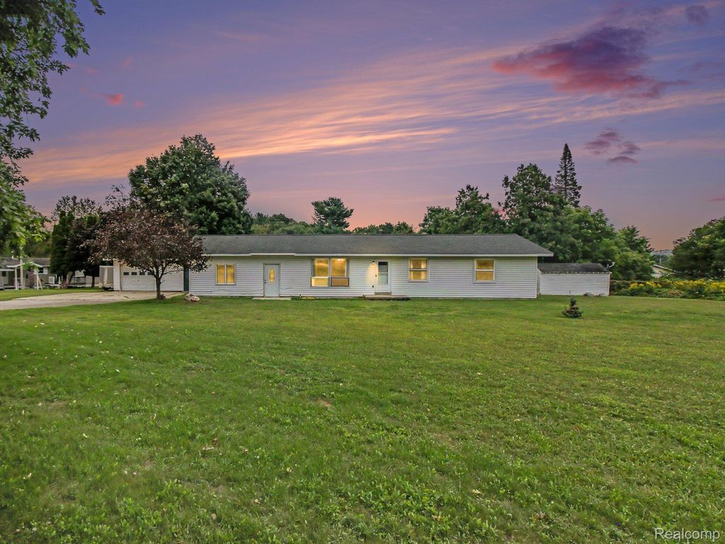8079 Streamwood Drive, Central Lake village
