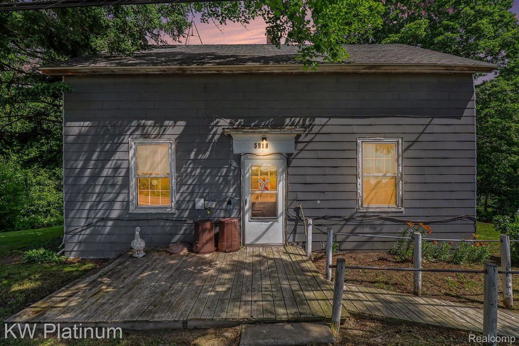 5918 Jeddo Road, Grant township