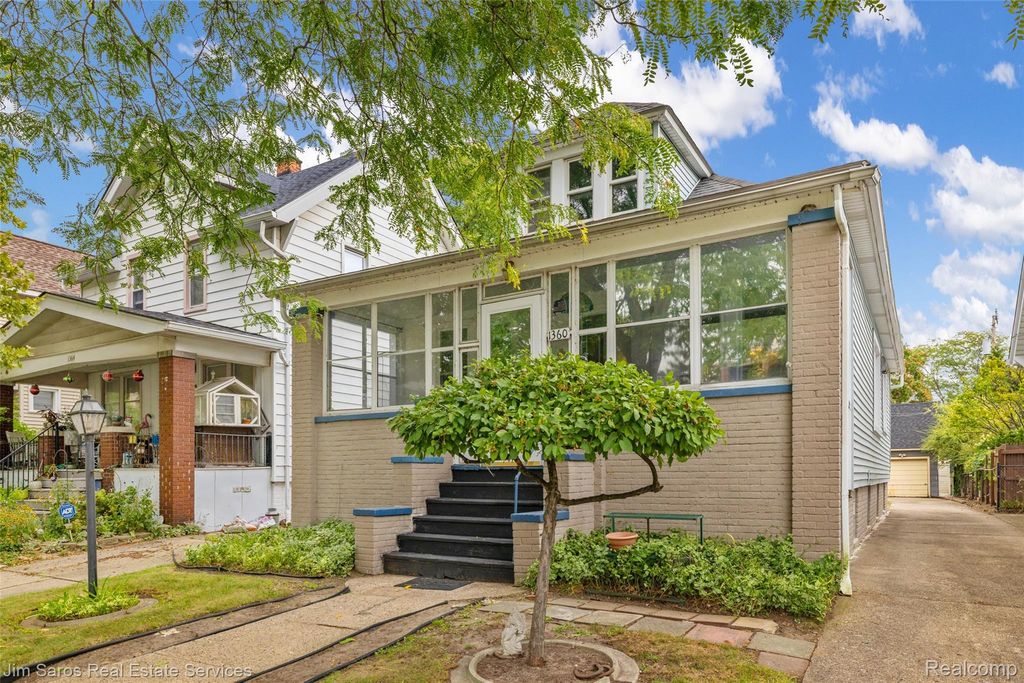 1360 Lakepointe Street, Grosse Pointe Park