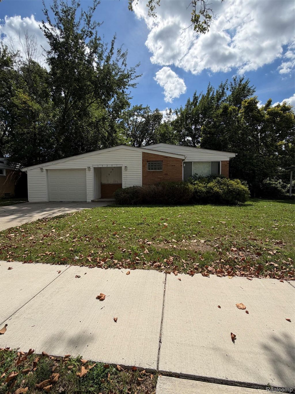 15201 Leslie Street, Oak Park city