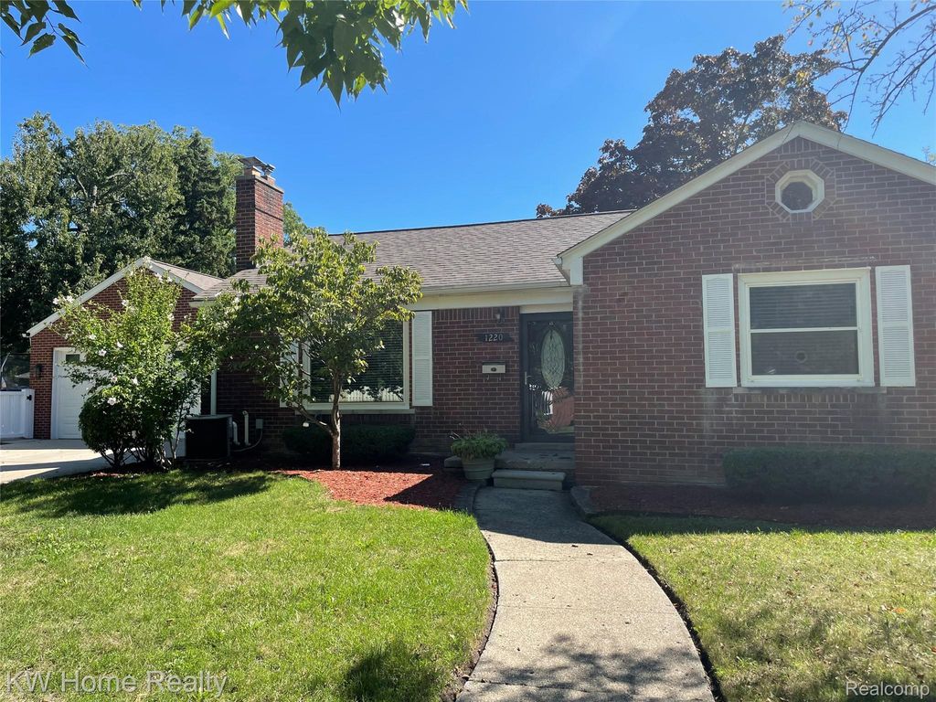 1220 Elford Court, Grosse Pointe Woods