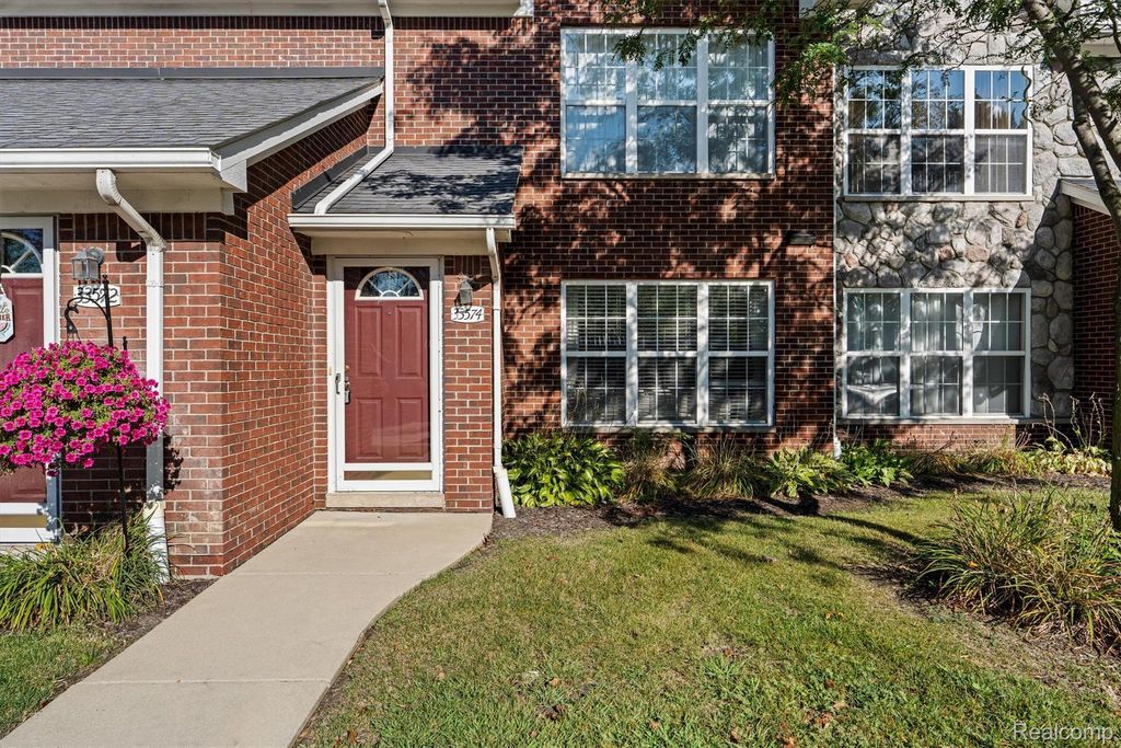 33574 Utica Road, Fraser