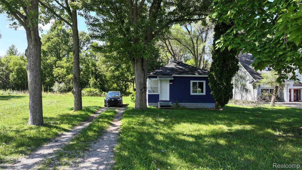 1192 S Belsay Road, Burton