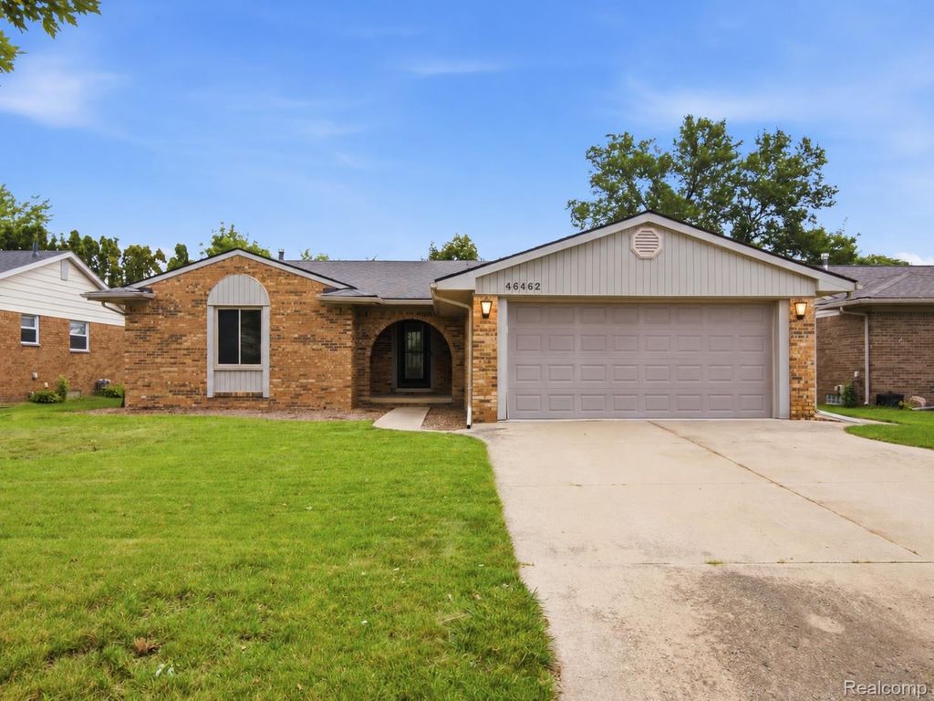 46462 Peach Grove Avenue, Macomb