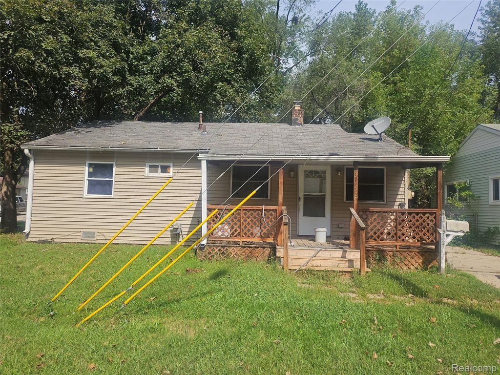 31522 Alpena Court, Westland city