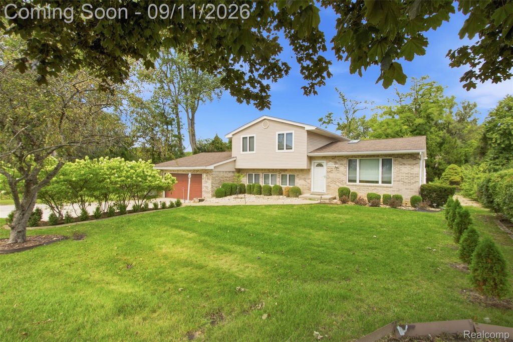 5150 Commerce Road, West Bloomfield