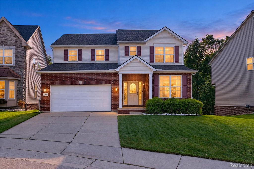 27363 Victoria Road, Novi