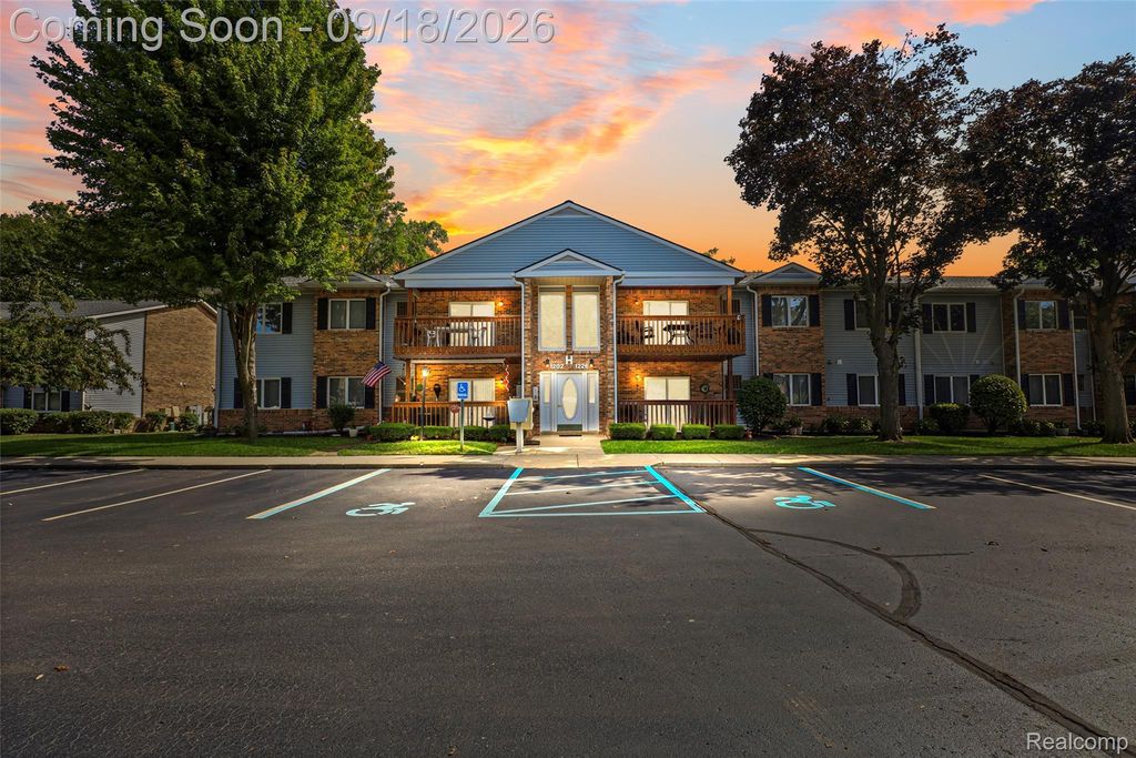 1226 Shoemaker Drive 35, Westland city