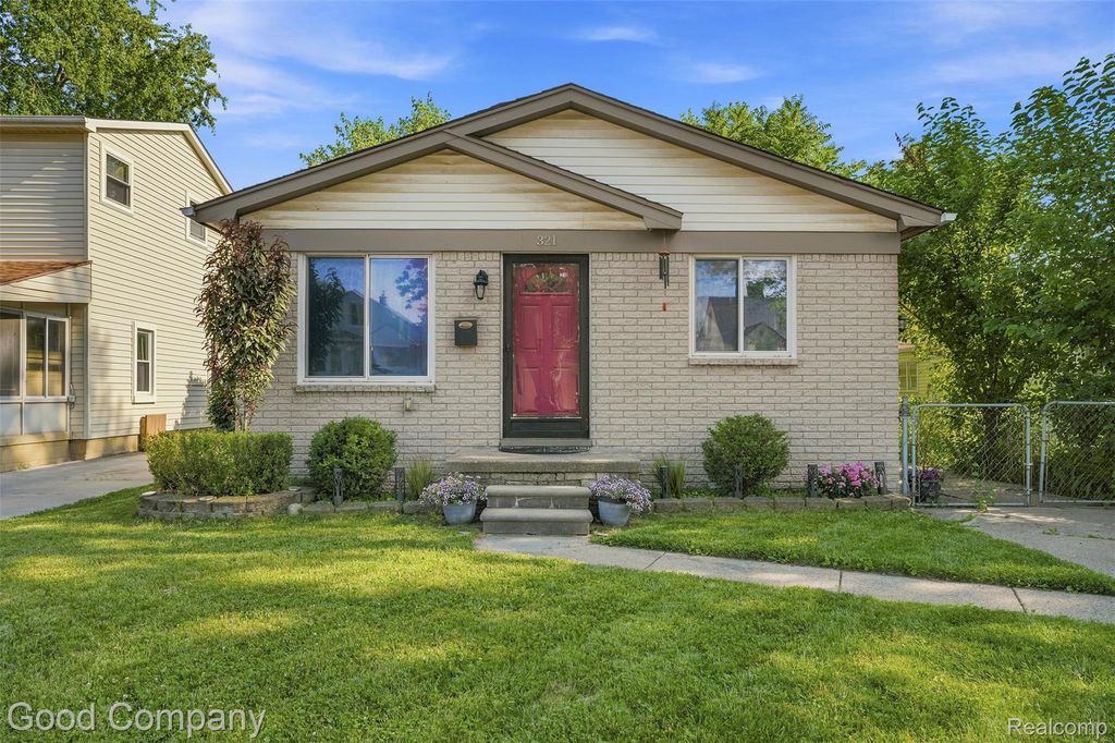 321 Manatee Avenue, Hazel Park city