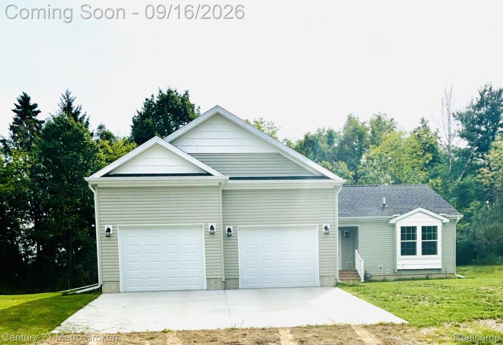 2083 Creekwood Court, Mundy township