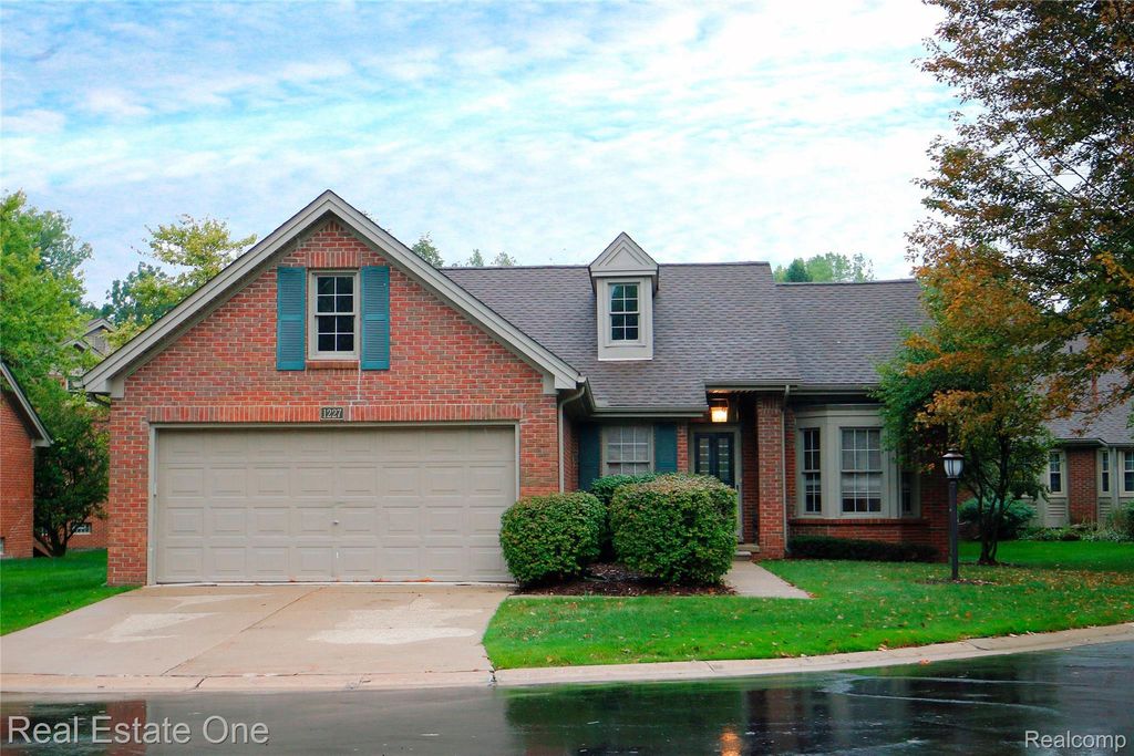 1227 Valley Circle, Rochester Hills