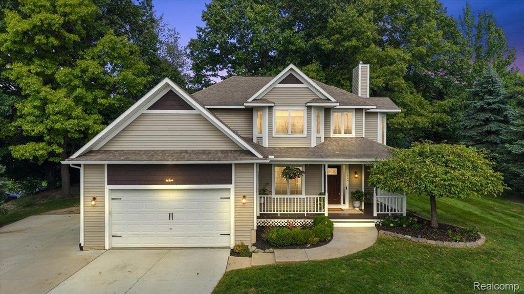 1444 Pebble Creek, Metamora