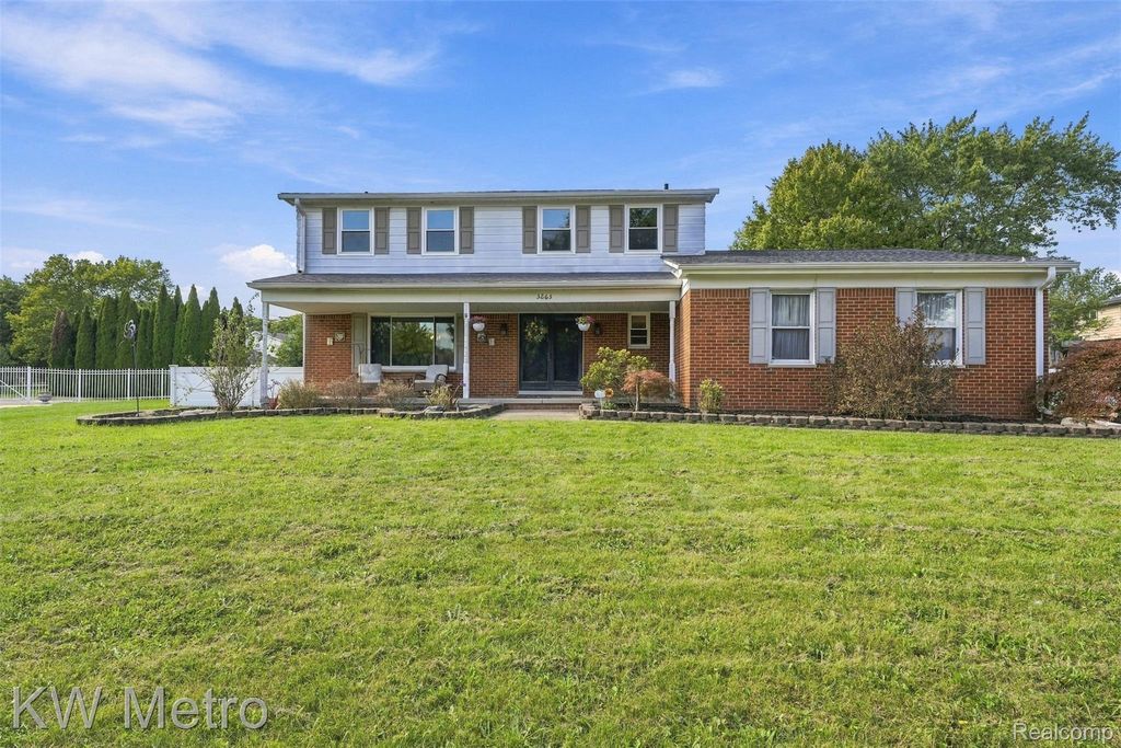 3863 Lawson Drive, Troy