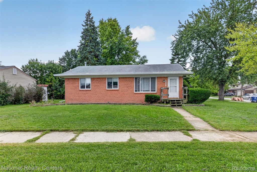 43843 Applewood Road, Canton