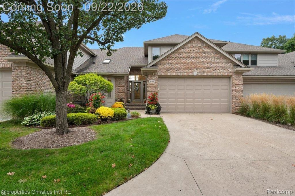 980 Sunset Drive, Waterford charter township