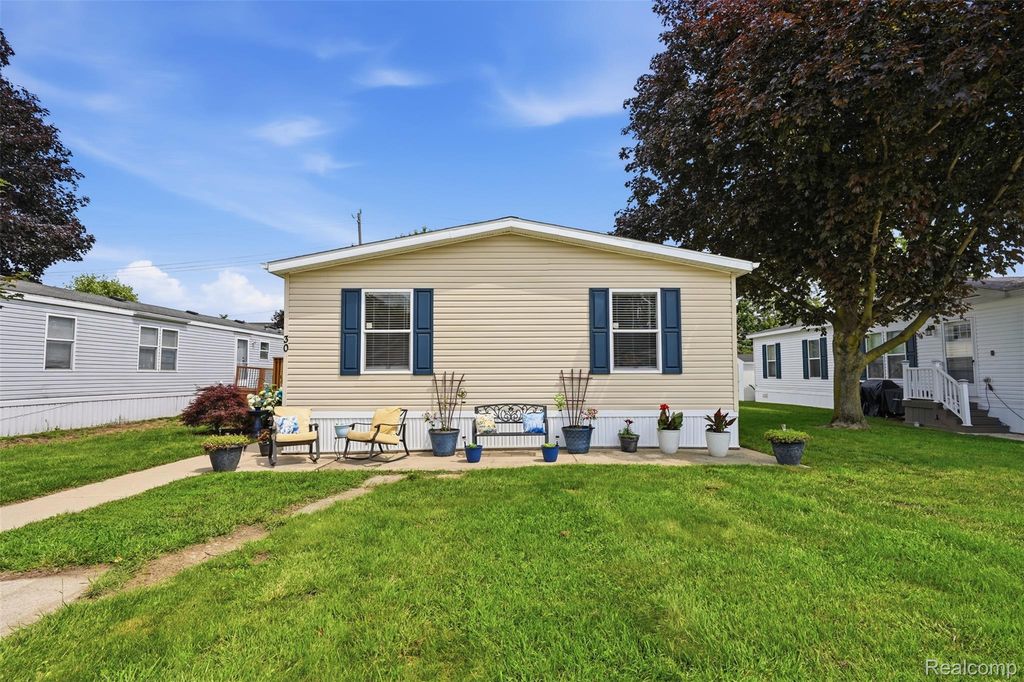 30 Carmell, Belleville