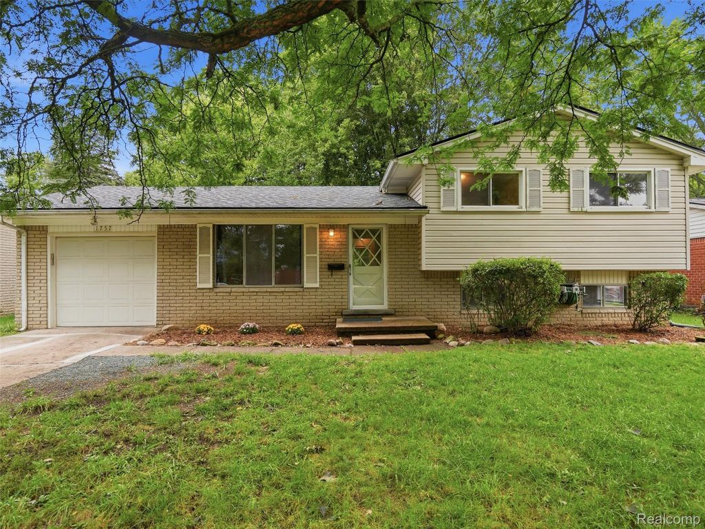 1757 Dover Court, Ypsilanti