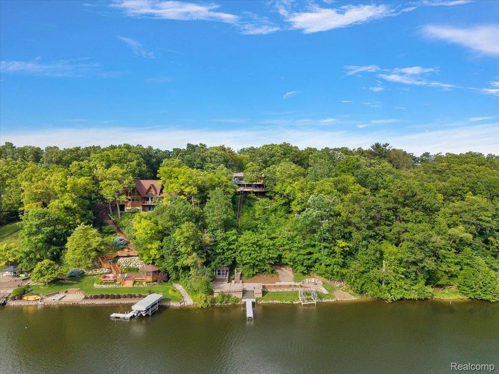 7291 Parkwood Drive, Tyrone township