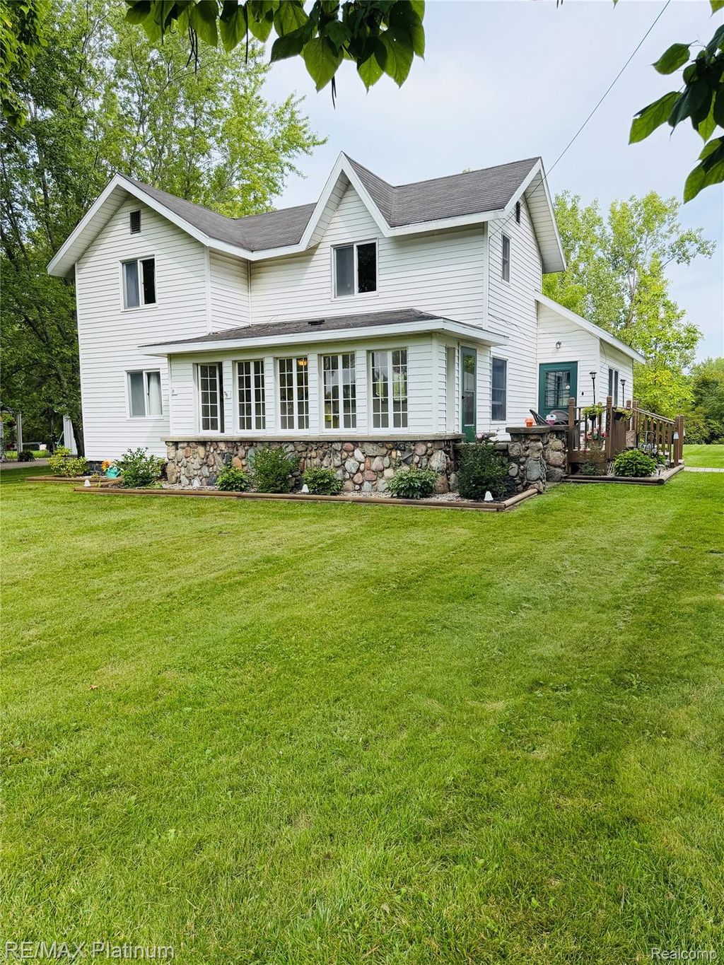 10551 E Goodall Road, Vernon township