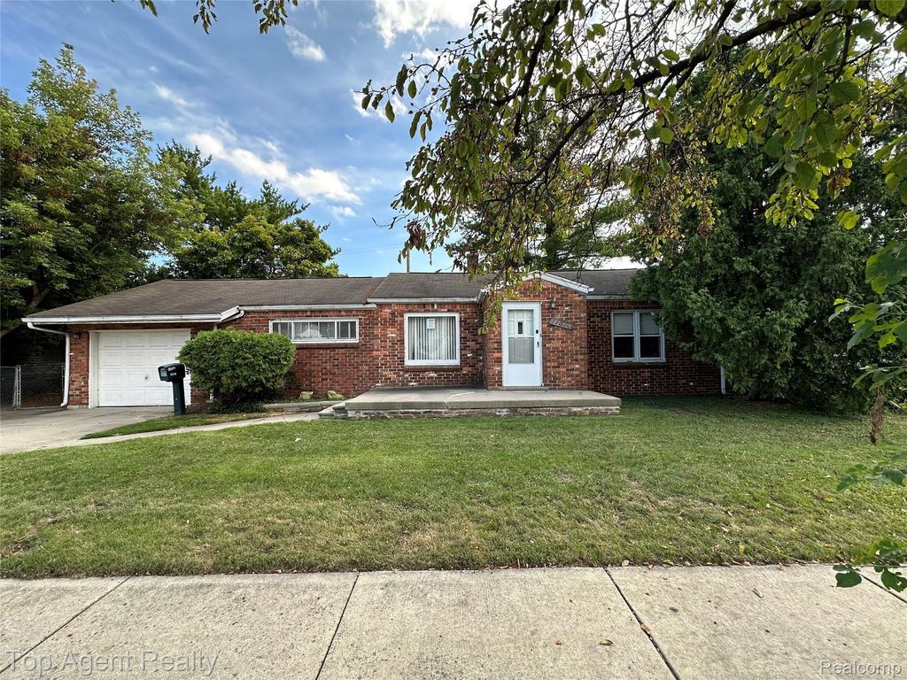 11310 Packard Avenue, Warren