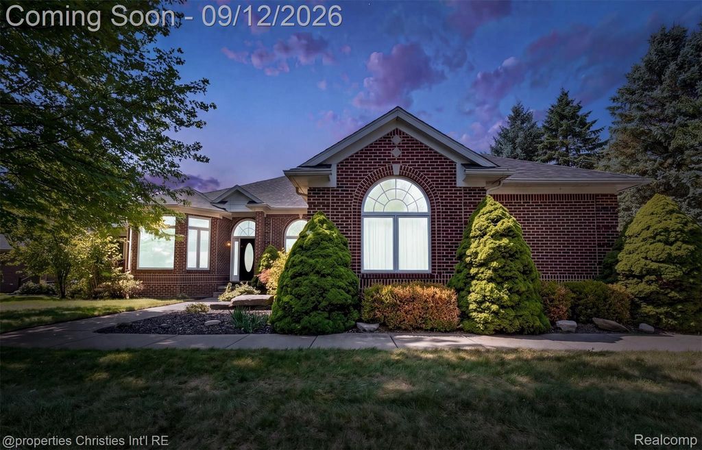 1132 Wood Trail, Oxford charter township