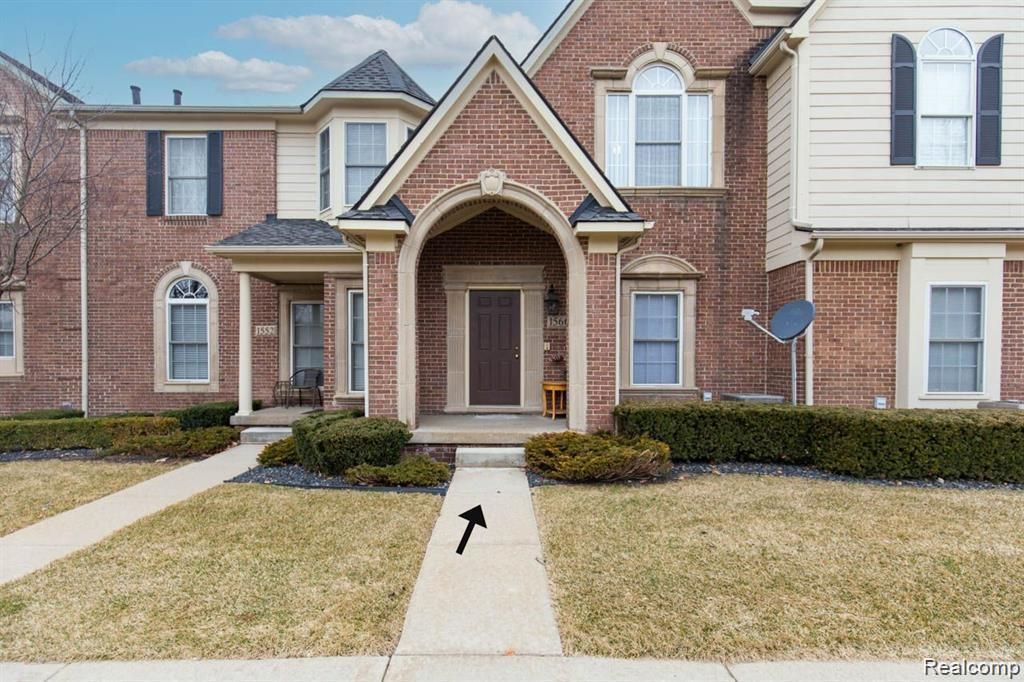 1560 W Lakeview Lane, Canton