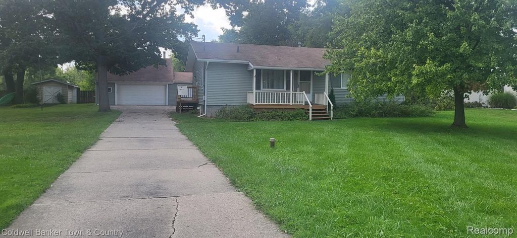 1875 Lakena Street, Hartland township