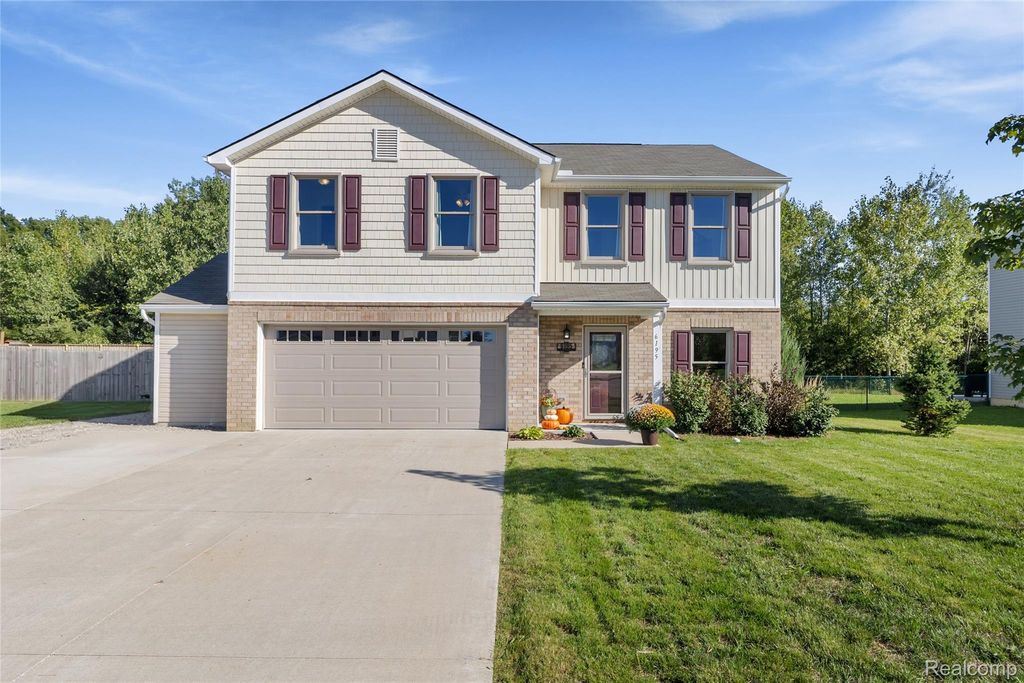 6195 Crooked River Drive, Mundy township