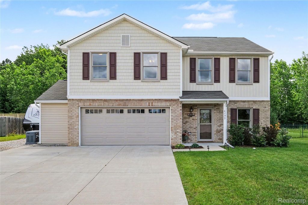 6195 Crooked River Drive, Mundy township
