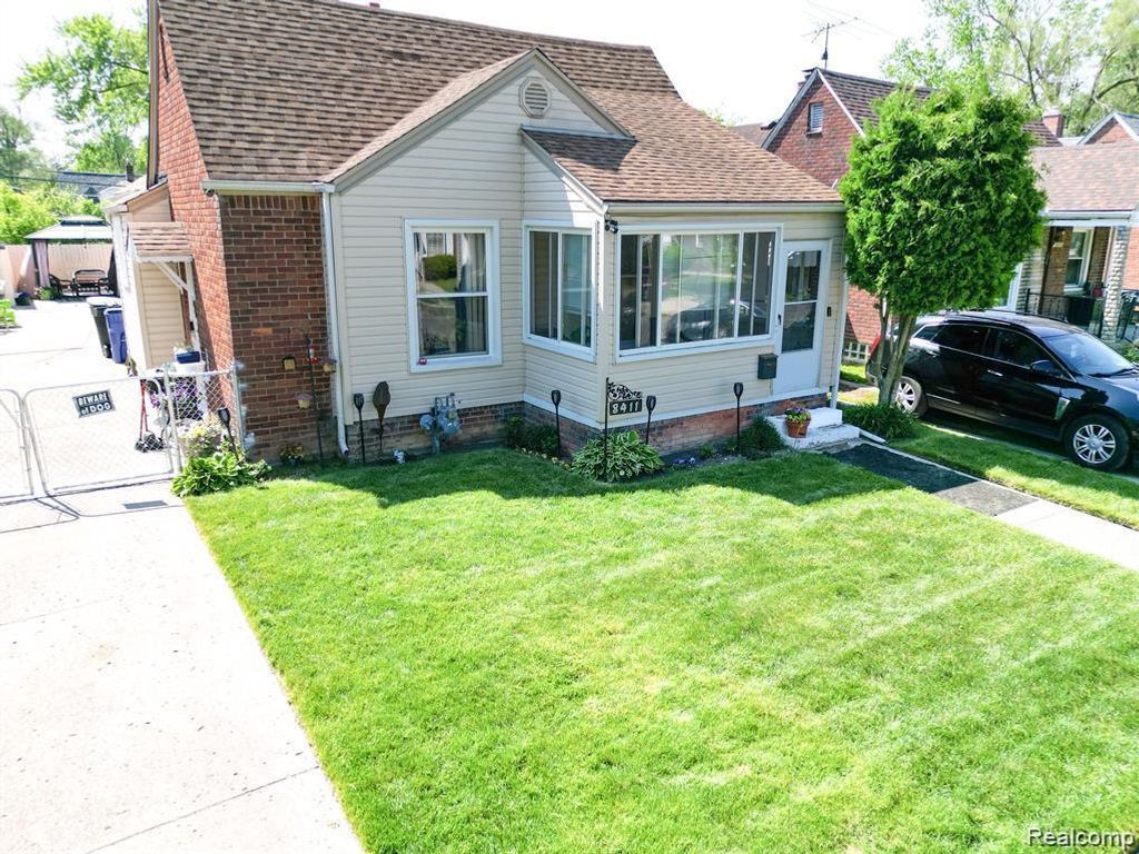 8411 Grandville Avenue, Detroit