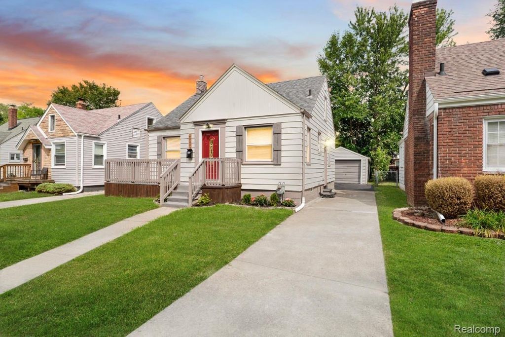 20253 Elkhart Street, Harper Woods