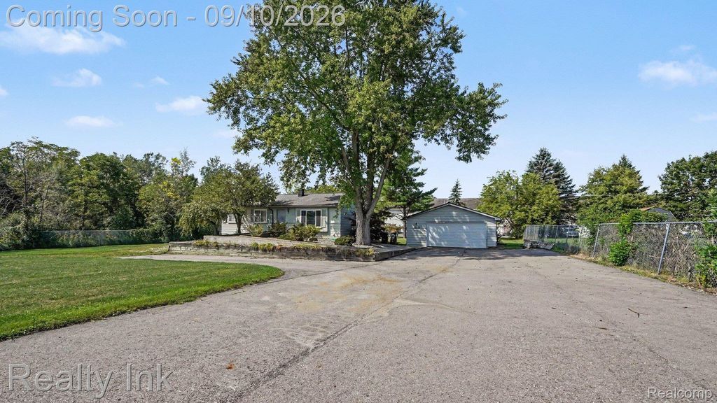 11260 Lemen Road, Green Oak township