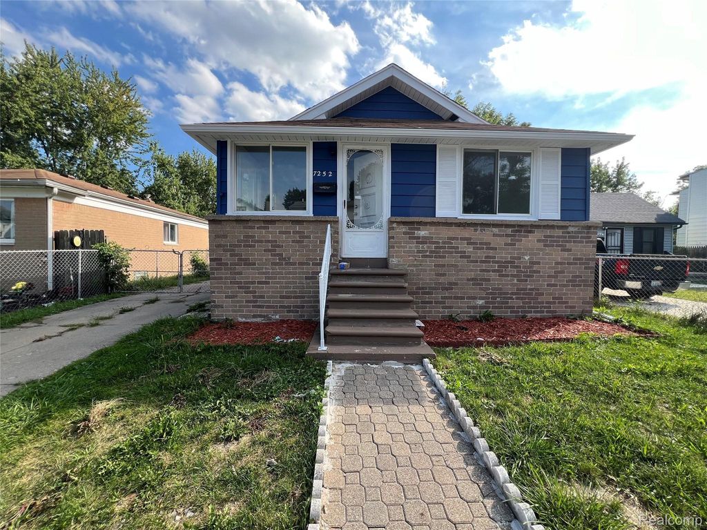 7252 Packard Avenue, Warren city