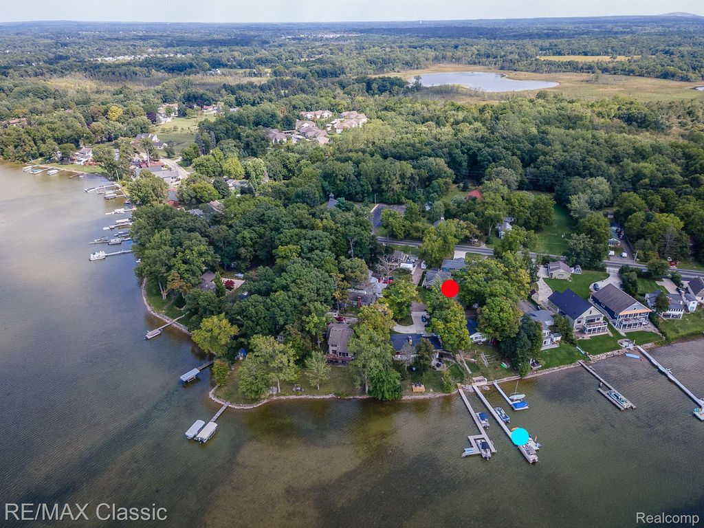 619 E Shore Drive, Whitmore Lake
