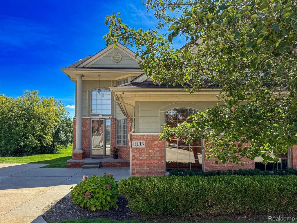 1038 Lorenzo Court, Troy