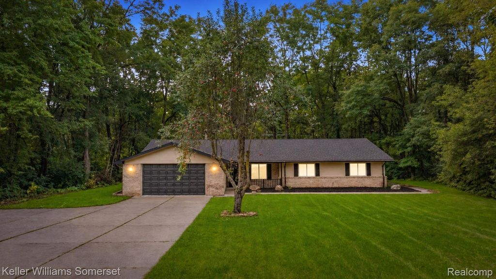 993 Groveland Pines Drive, Ortonville