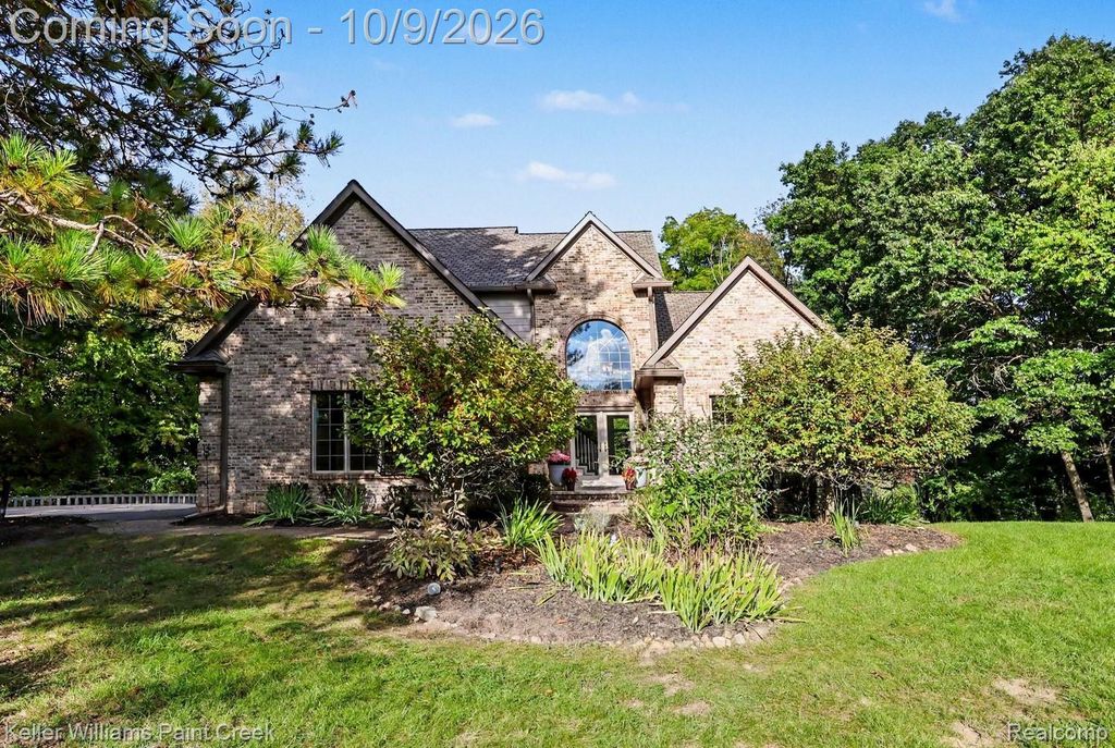 90 Creekwood Drive, Lake Orion