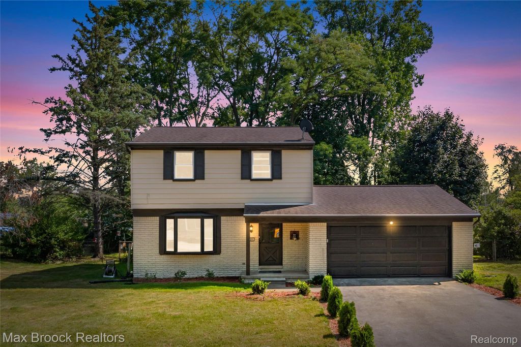 1874 Hopkins Drive, Wixom