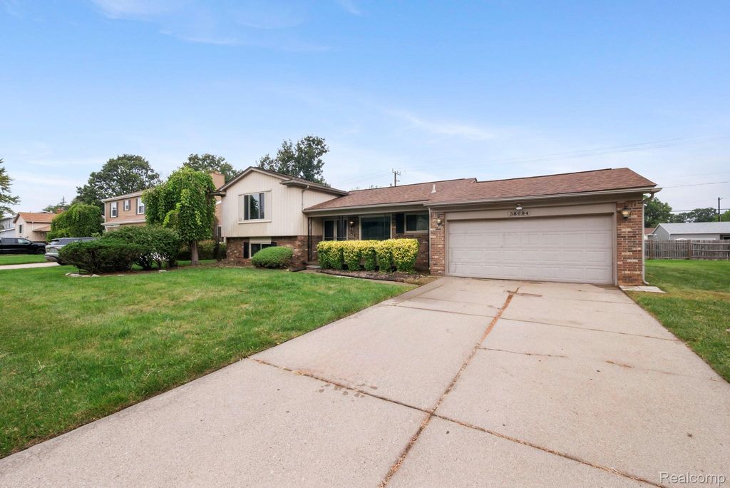 38684 Meadowlawn Street, Wayne