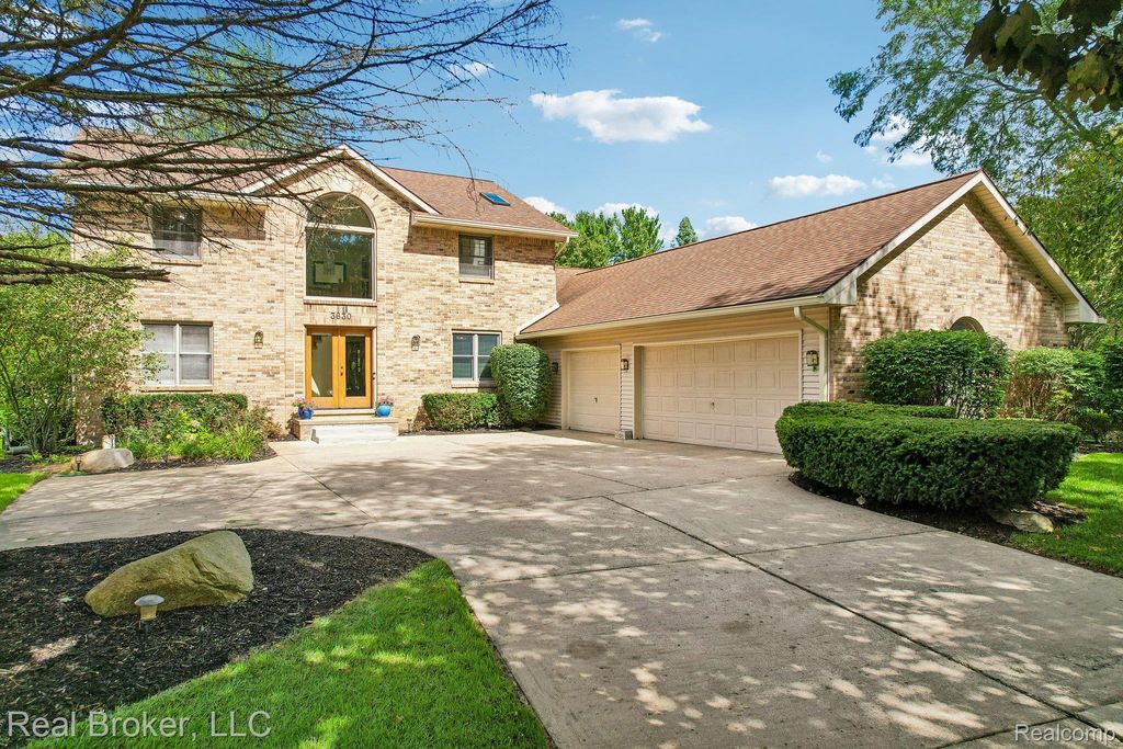 3630 Car Drive, Commerce charter township