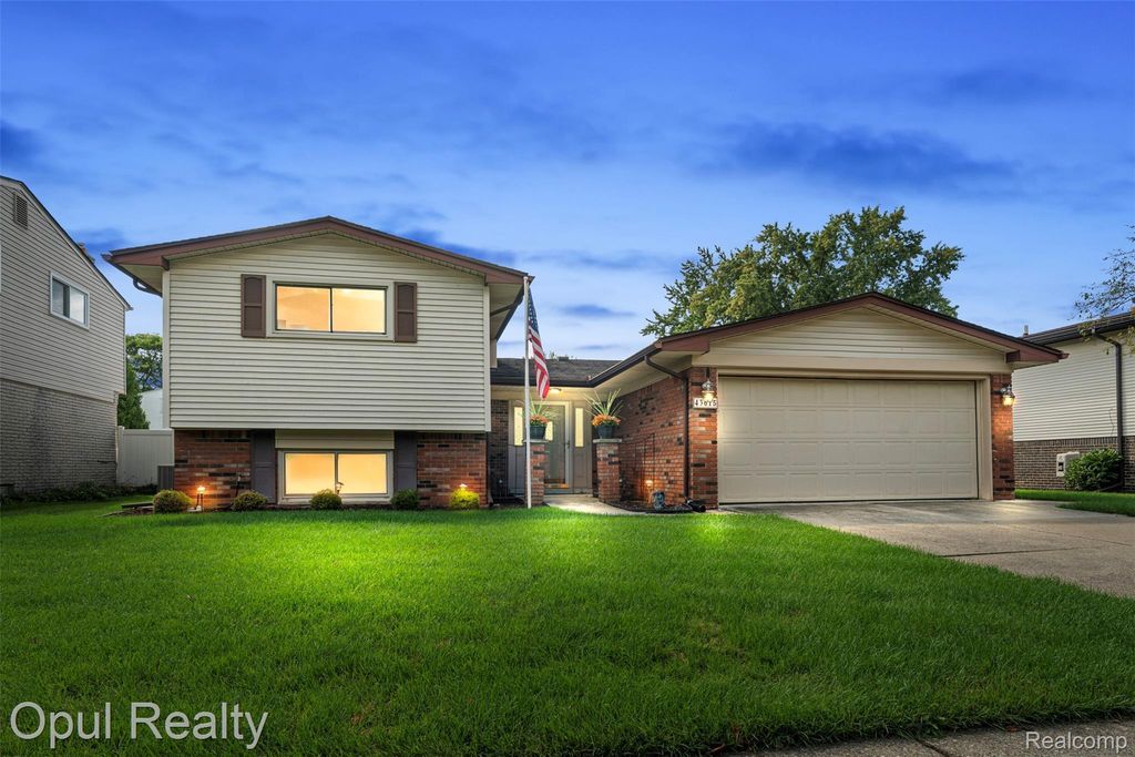 43615 Arlington Road, Canton