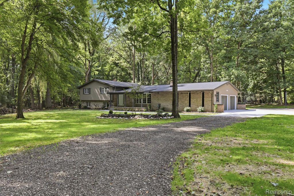 47993 9 Mile Road, Northville