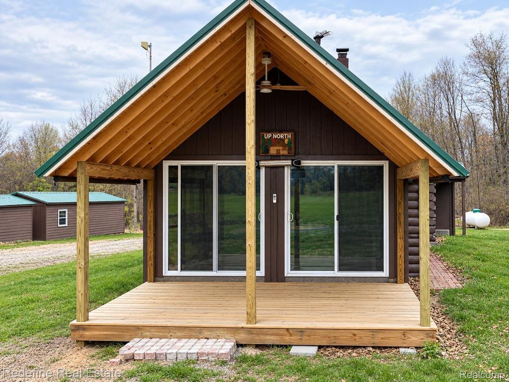 8742 W Wilson Road, Winterfield township