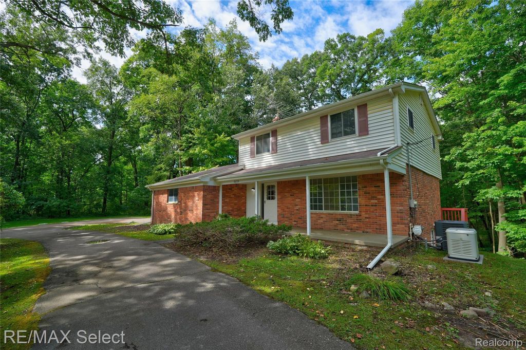 6825 Ridgewood Road, Clarkston