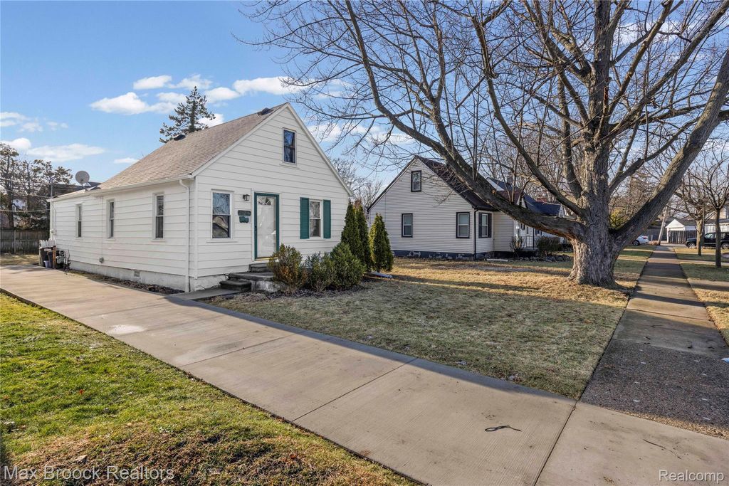 20240 Hollywood Street, Harper Woods