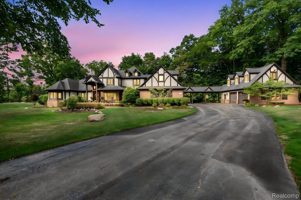 19821 Westhill Street, Northville