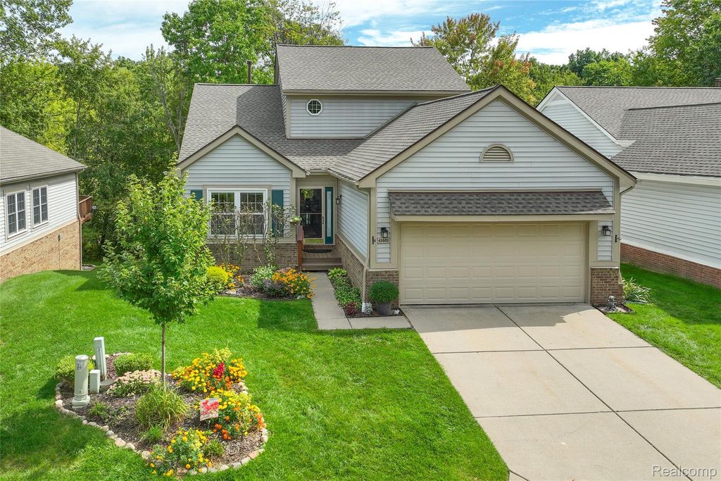 41601 Sleepy Hollow Drive, Novi