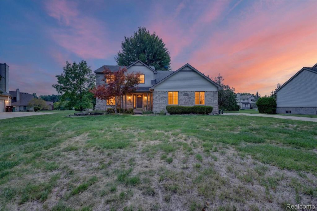 24349 Millcreek Court, Farmington Hills