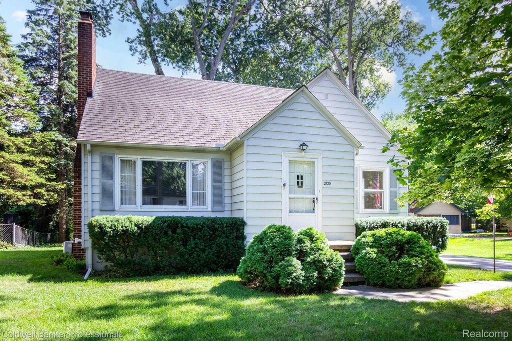 2135 Pontiac Drive, Sylvan Lake